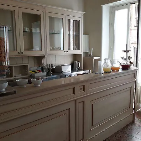 Alexander House Отель