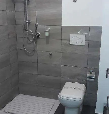 Alexander House Hotel 2*