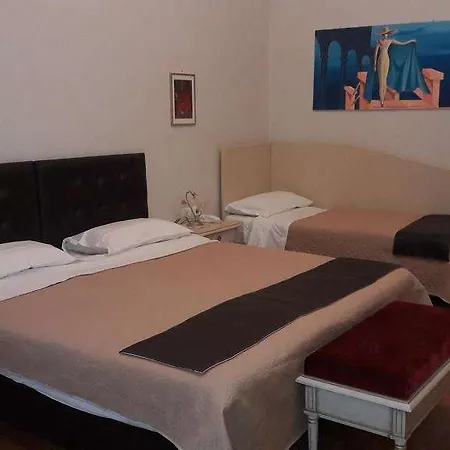 Hotel Alexander House 2*